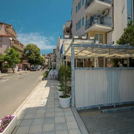 Hotel семеен бриз