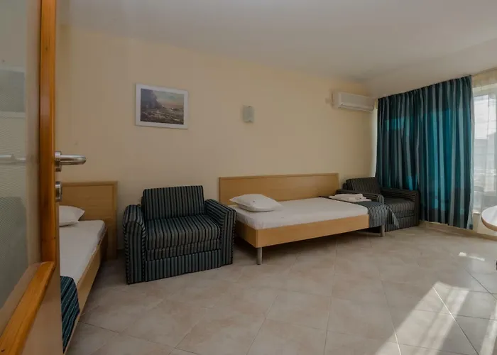 Hotel семеен бриз 3*