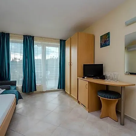 Hotel семеен бриз