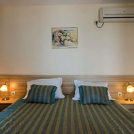 Hotel семеен бриз 3*