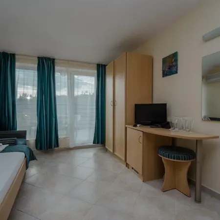 Хотел семеен бриз