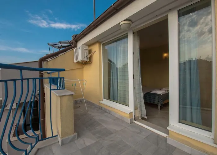 מלון семеен бриз 3*