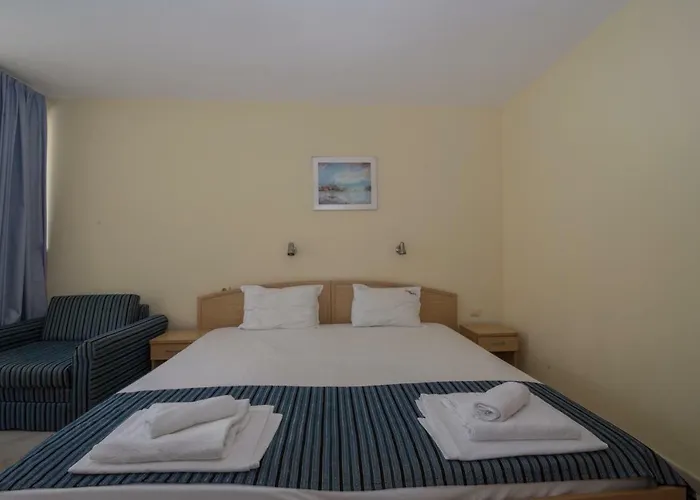 Hotel семеен бриз 3*